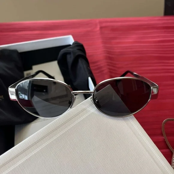 Celine Triomphe - Picture 4 of 7